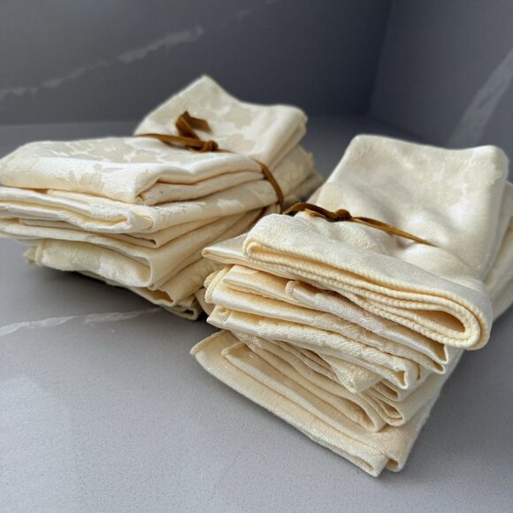 Damask Set Of 16 Napkins Creamy Pale Yellow 16x16” Square Floral Lightly Used - Picture 6 of 6